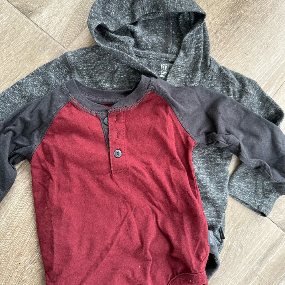 Baby Gap long sleeve Henley and raglan long sleeve tee bodysuit onesie- 2pc